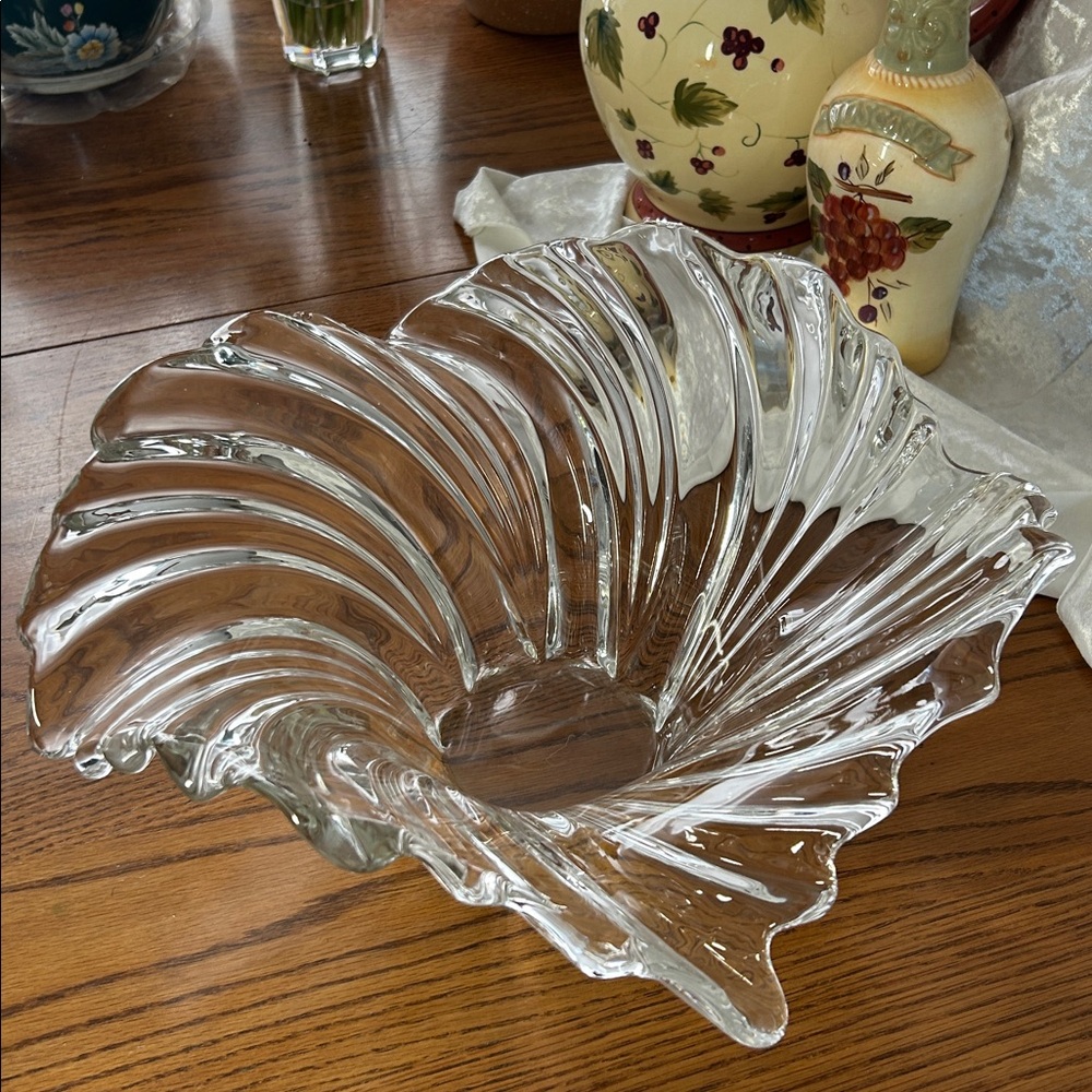 BEAUTIFUL MIKASA CRYSTAL FLUTED SPUN BOWL